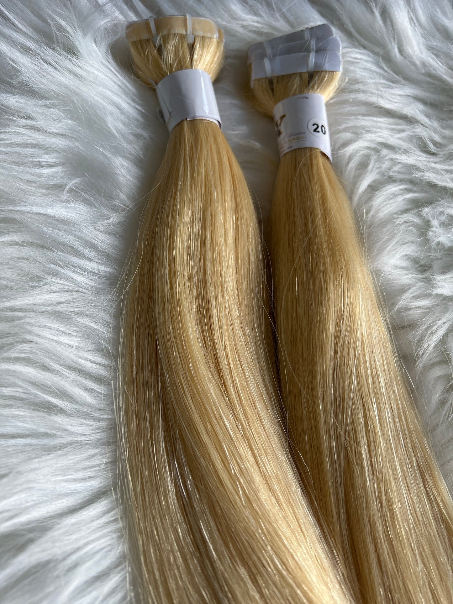 Extensiones tape-in 20’ rubias #613