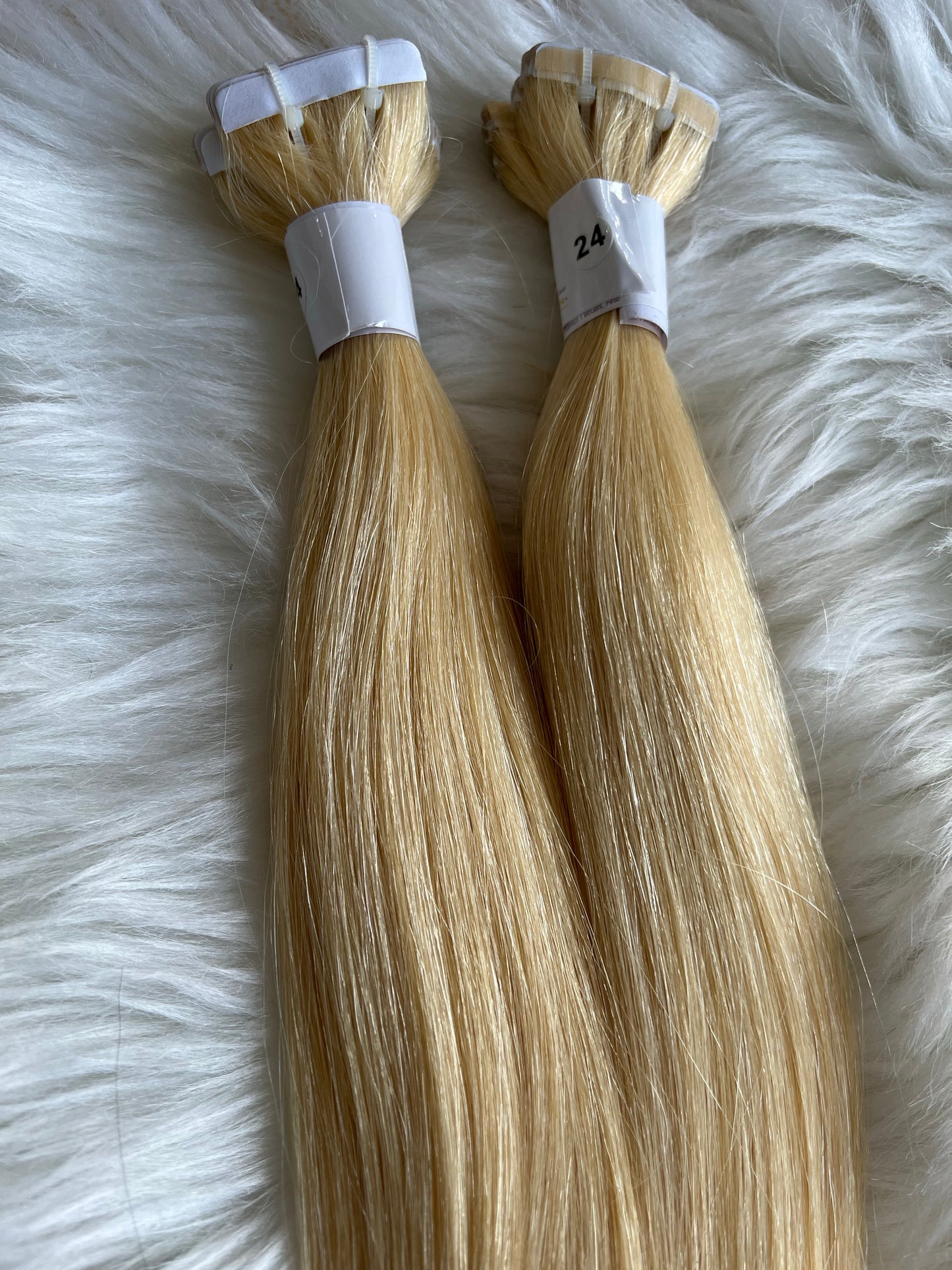 Extensiones tape-in 24’ rubio #613